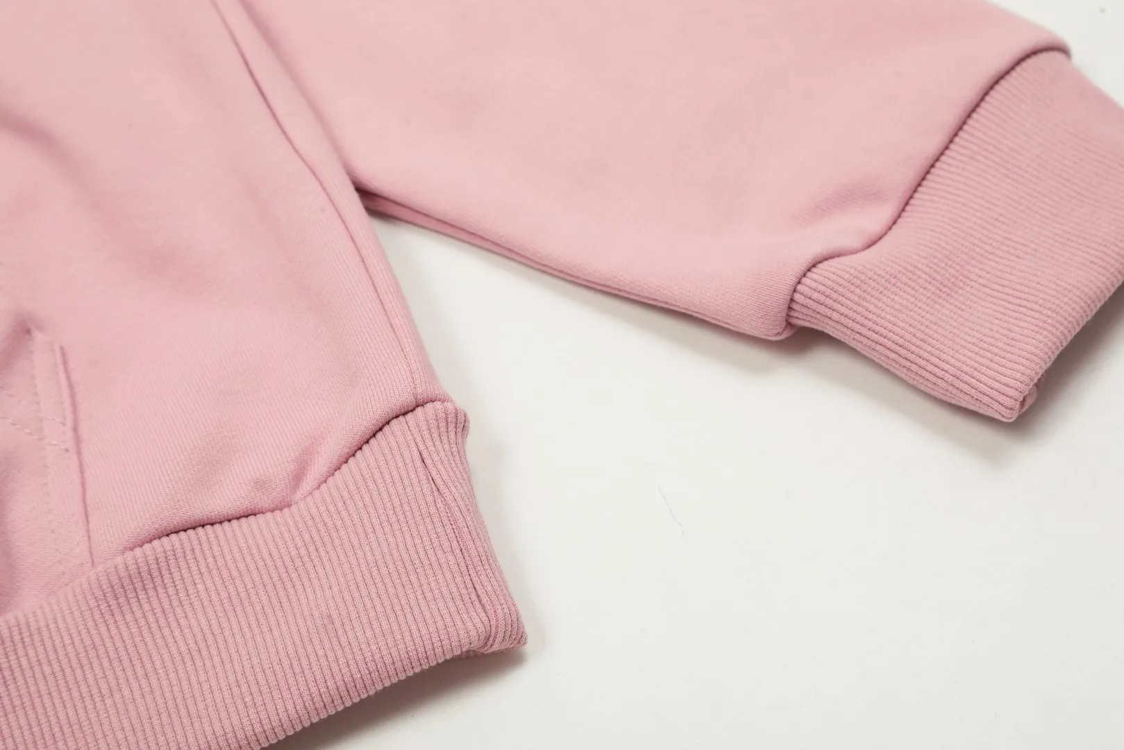 VIVI870# "Exclusive hot style" vivienne west wood West Queen Vivienne Saturn classic winning hooded sweatshirt 2024 top hot style No need to say more, just open the details directly YB mold opening Correct seam collar details ⚠️The authentic product is the seam threaded neckline, there is no collar strip. Our family only makes the right version of the product. We are careful to make sure that the first release of the Queen Mother of the whole network is correct. The entire series of correct accessories and every detail is completely restored. Straight up to full Size: XS-L